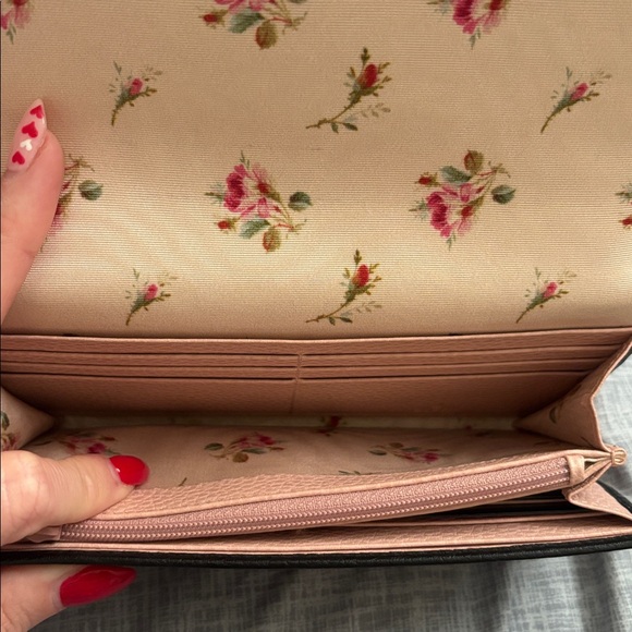 Gucci Black Wallet with Gold Detailing- NWOT - Picture 4 of 11